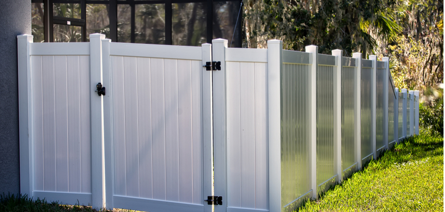 solid privacy vinyl fence with gate