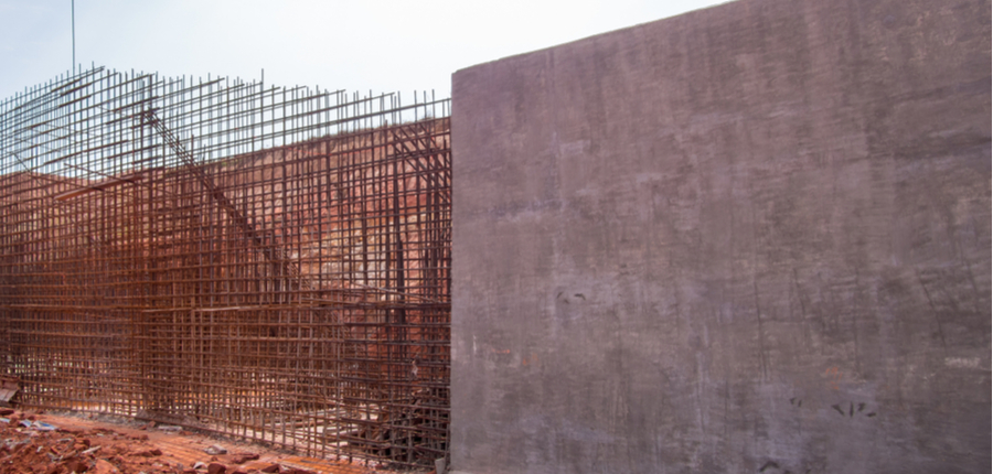 construction of retaining wall to pour concrete